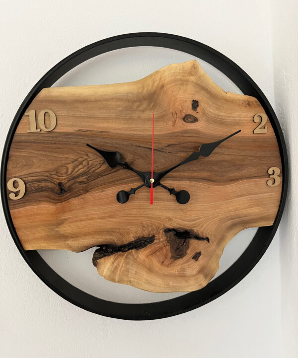 Runde Uhr aus Walnuss mit Metalrahmen | 40Dx4 cm